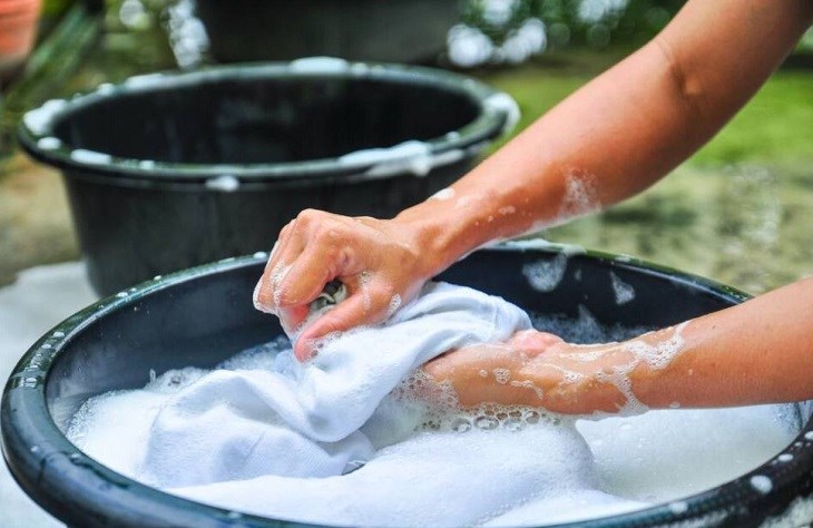 vệ sinh và khử khuẩn đồ bơi nữ secondhand trước khi mặc