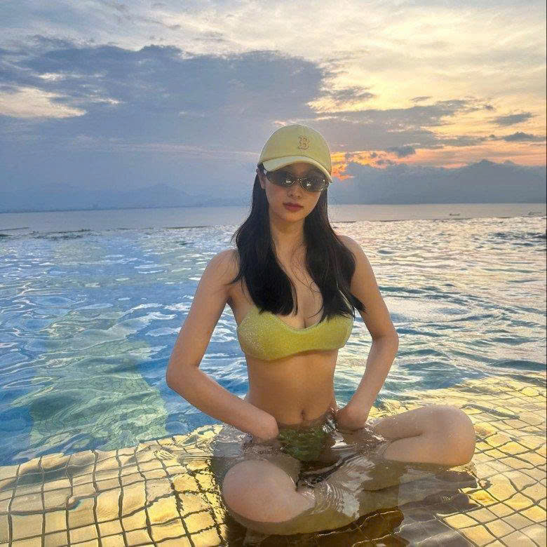 phối bikini 2 mảnh siêu nhỏ đẹp